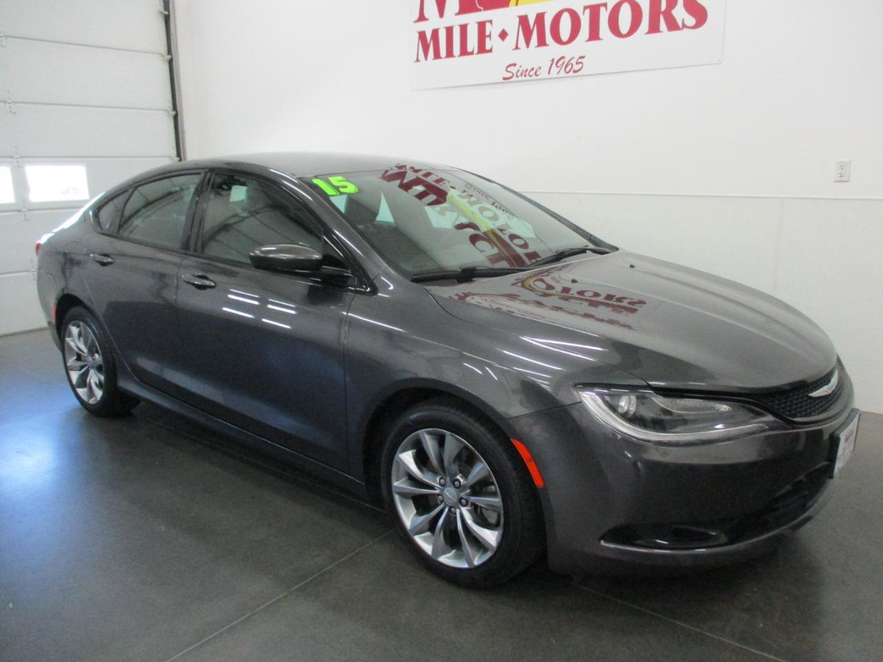 Used 2015 Chrysler 200 S w/ Comfort Group AWD/4WD image 1