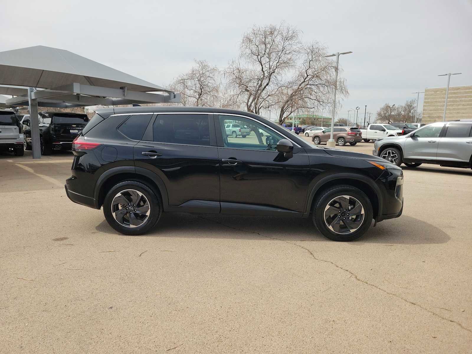 Used 2024 Nissan Rogue SV image 9