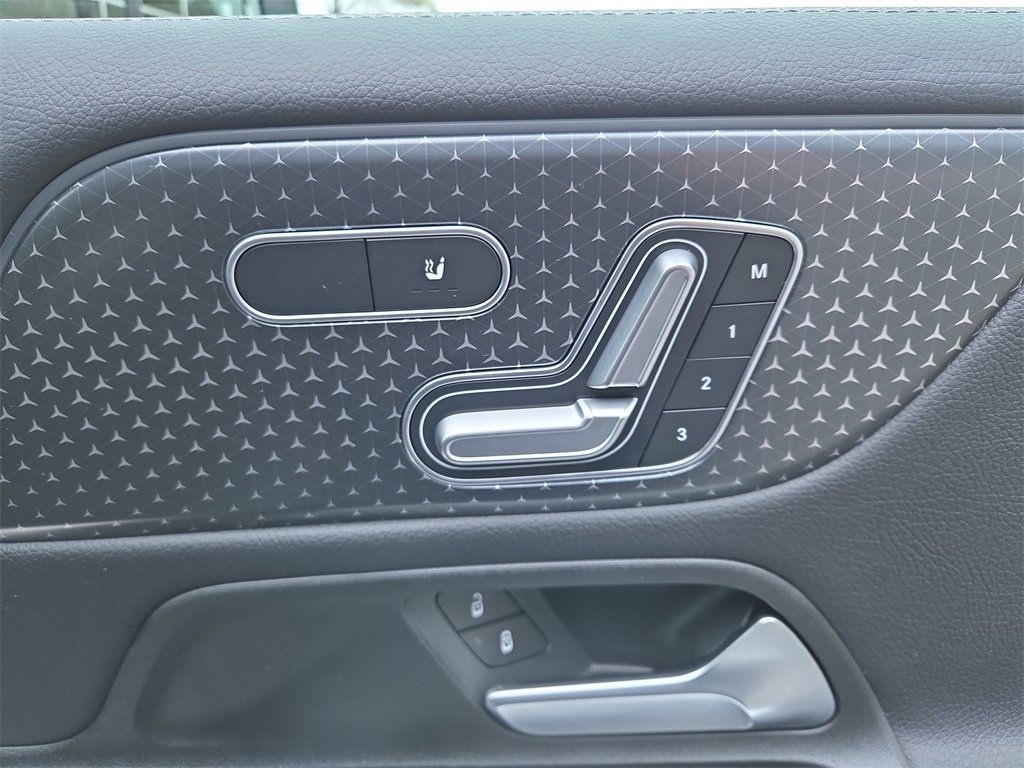 Certified 2025 Mercedes-Benz GLB 250 4MATIC image 17