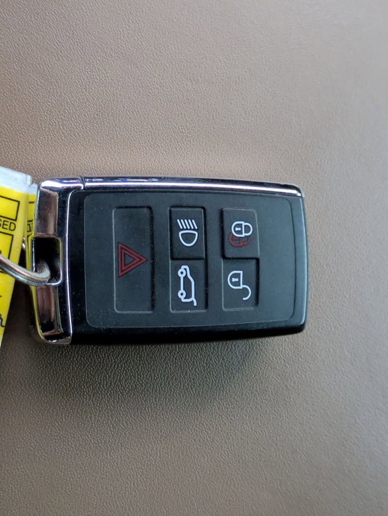 Used 2025 Land Rover Defender 130 S image 32