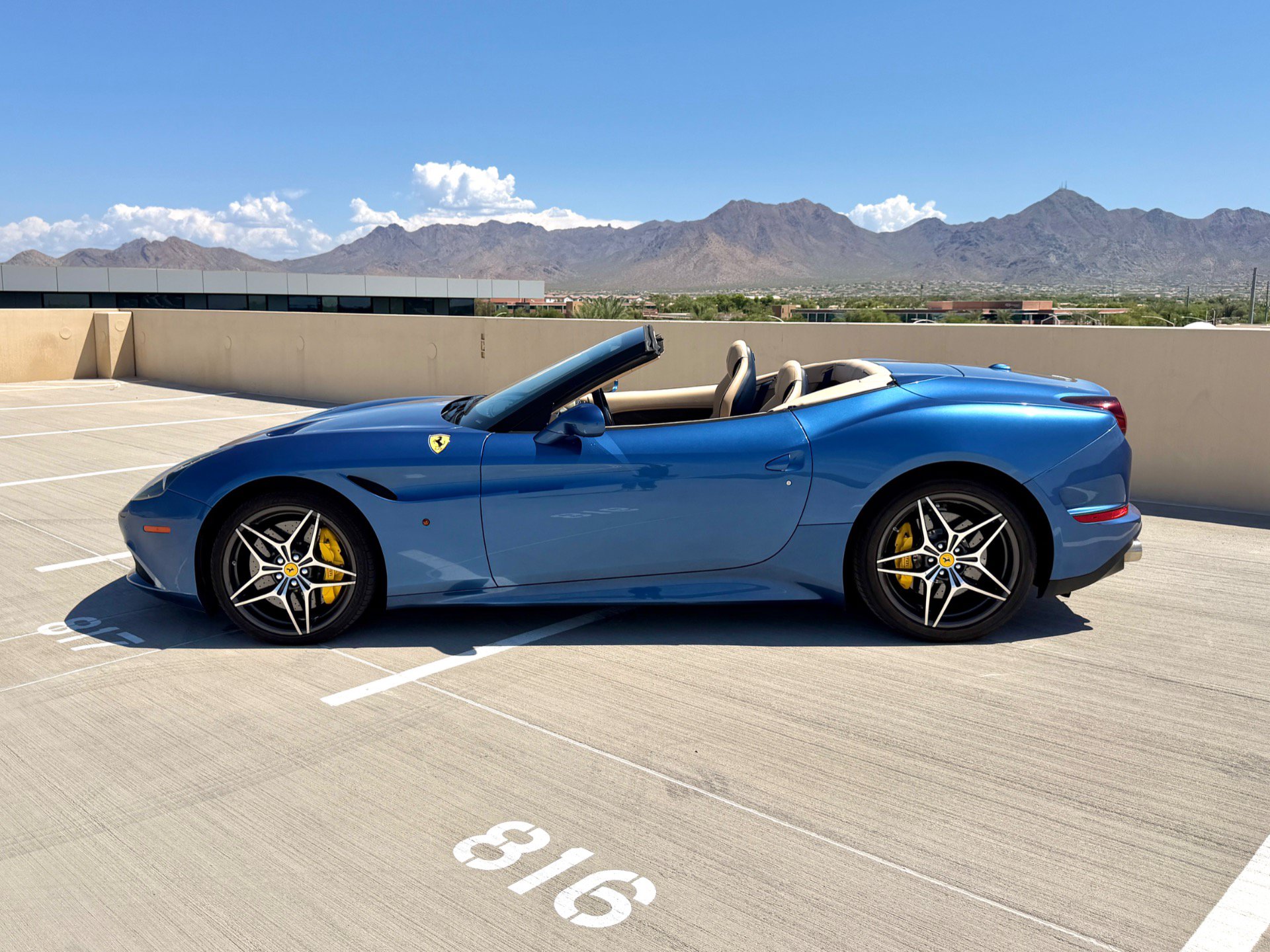 Used 2015 Ferrari California T RWD image 5