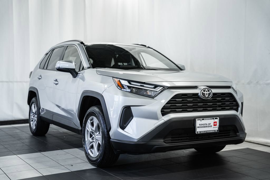 Used 2025 Toyota RAV4 XLE AWD/4WD image 1