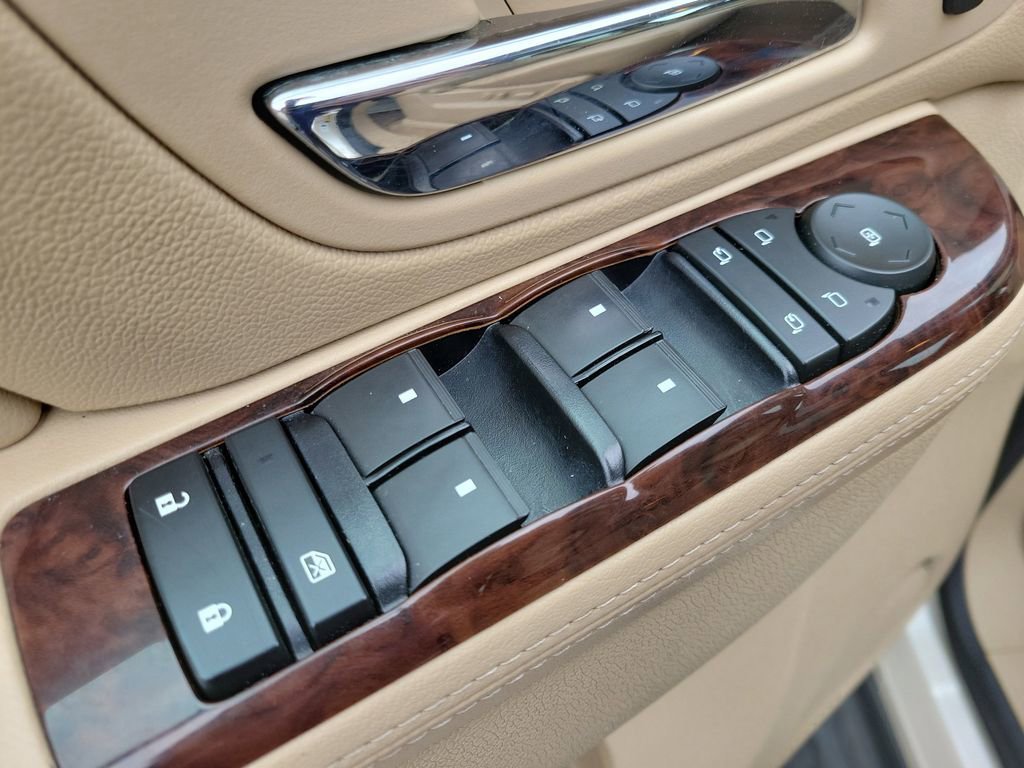 Used 2011 Cadillac Escalade Luxury AWD/4WD image 20