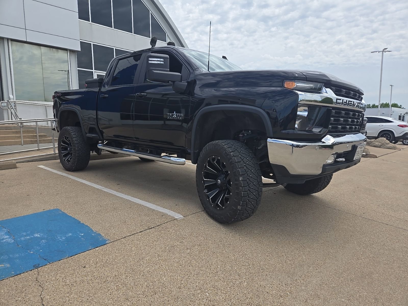 Used 2021 Chevrolet Silverado 2500 LT w/ Texas Edition AWD/4WD image 2