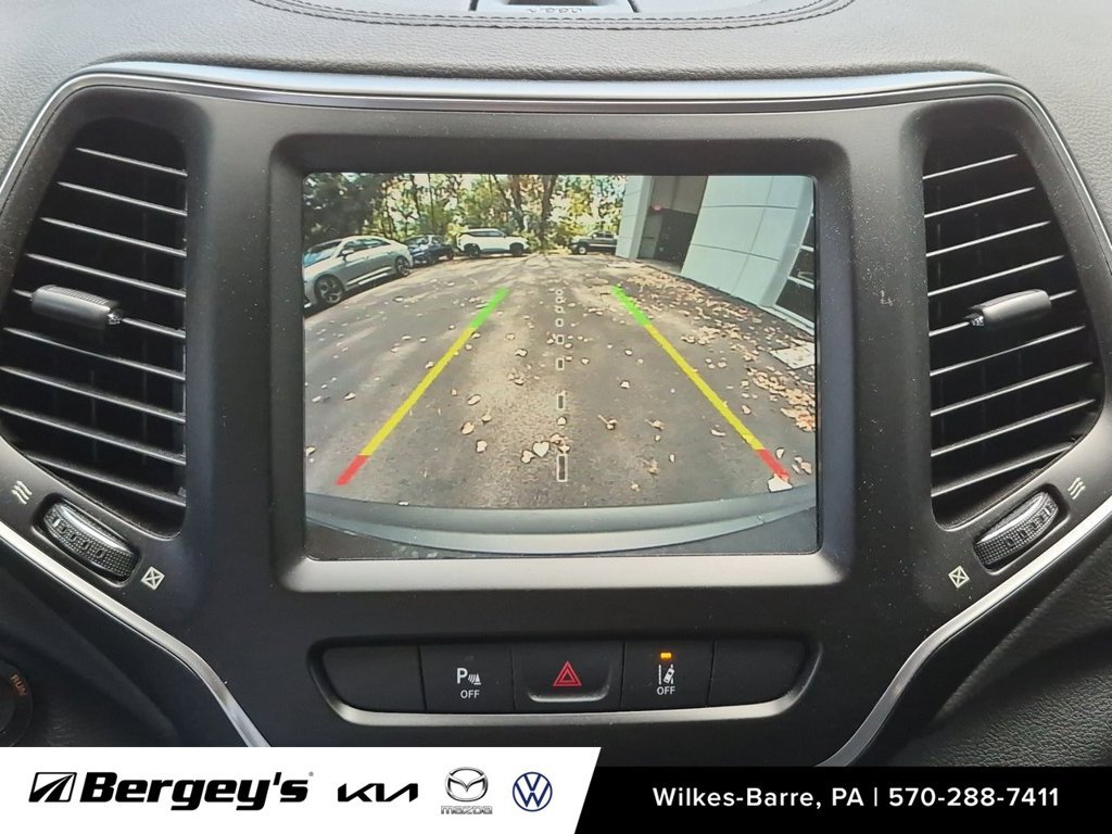 Used 2022 Jeep Cherokee Latitude Lux w/ Sun & Sound Group AWD/4WD image 26