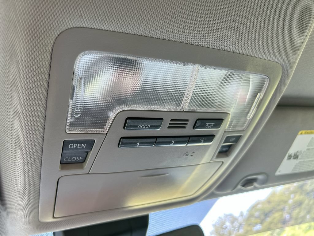 Used 2019 Toyota Highlander XLE FWD image 27