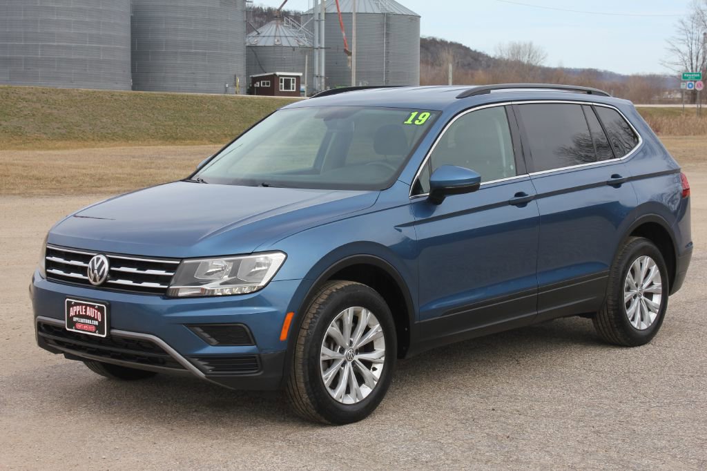 Used 2019 Volkswagen Tiguan SE image 2