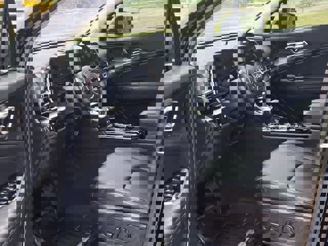 Used 2025 Kia Sportage EX w/ Premium Package image 3