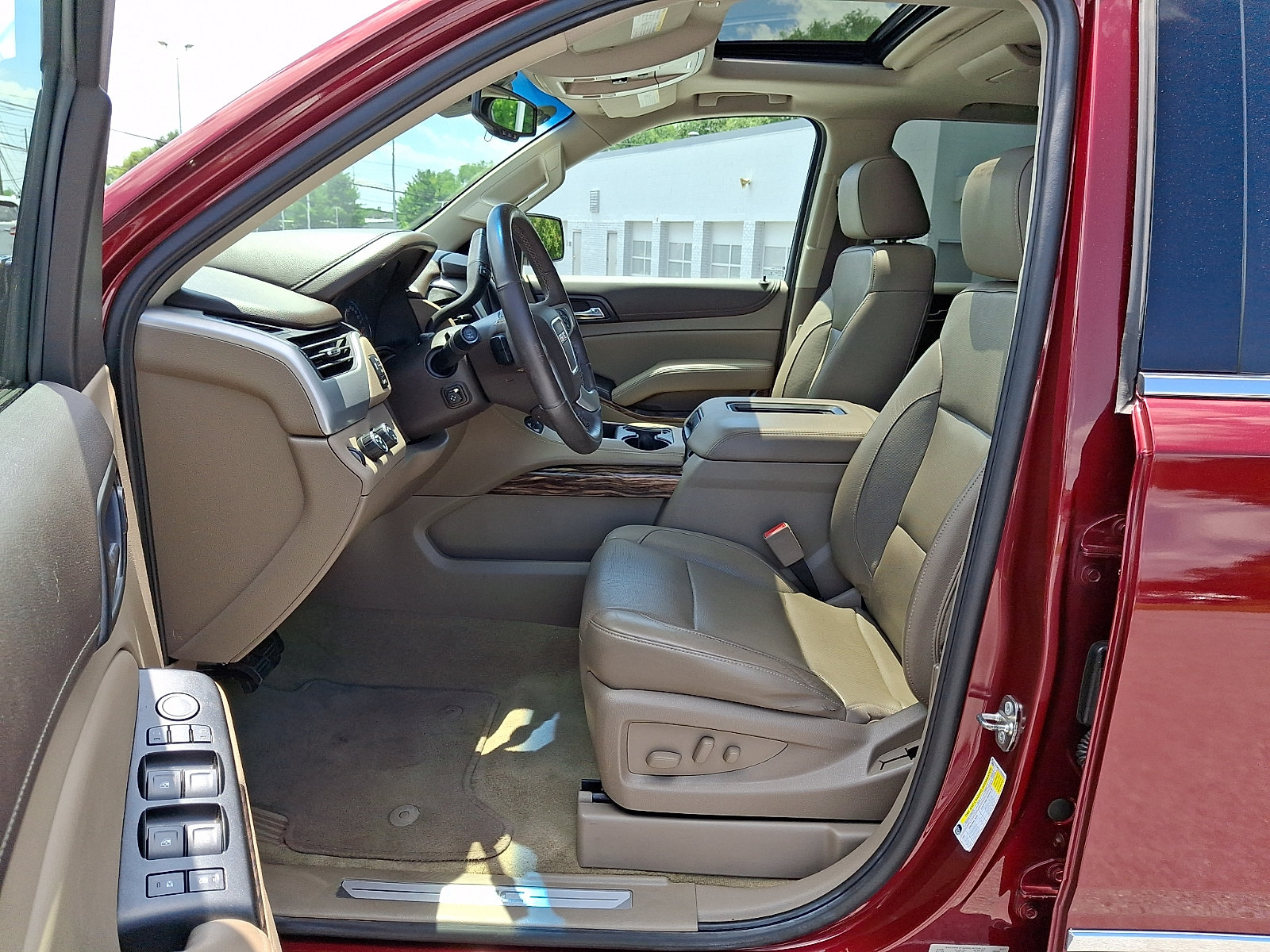 Used 2017 GMC Yukon SLT w/ Premium Edition AWD/4WD image 16