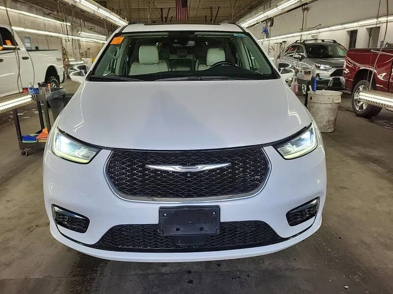 Used 2021 Chrysler Pacifica Limited w/ Premium & Safety Sphere Group AWD/4WD image 6