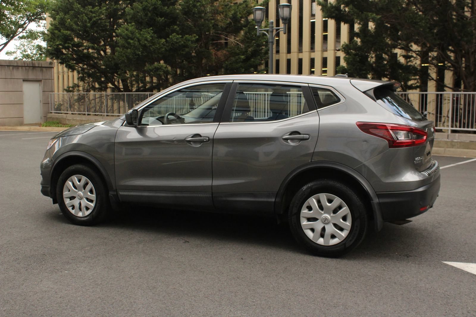 Used 2020 Nissan Rogue Sport S AWD/4WD image 9