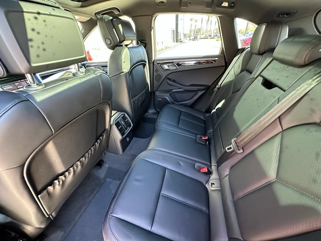 Certified 2026 Porsche Macan Turbo AWD/4WD image 36