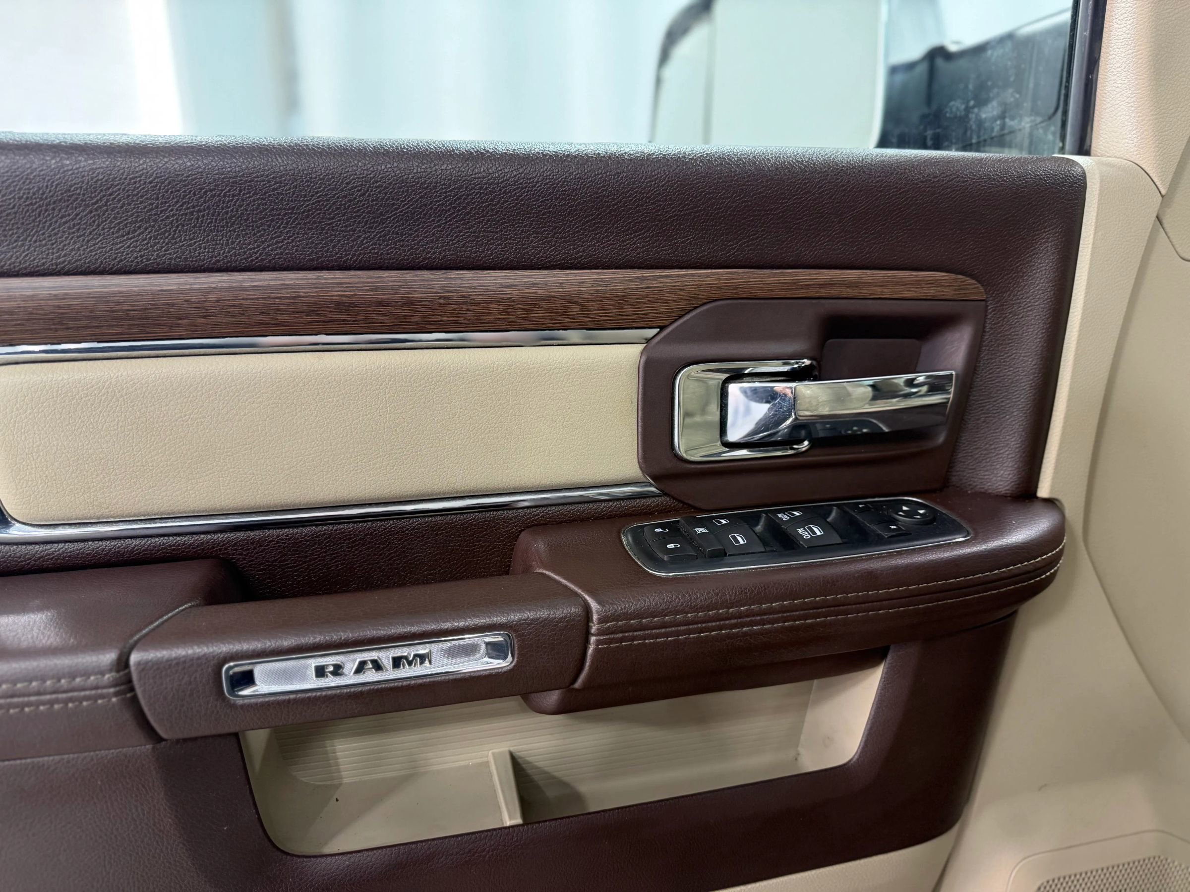 Used 2016 RAM 1500 Laramie image 10