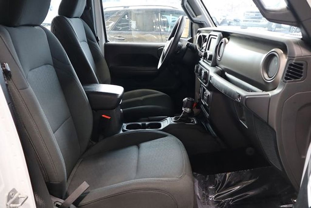 Used 2020 Jeep Gladiator Sport image 14