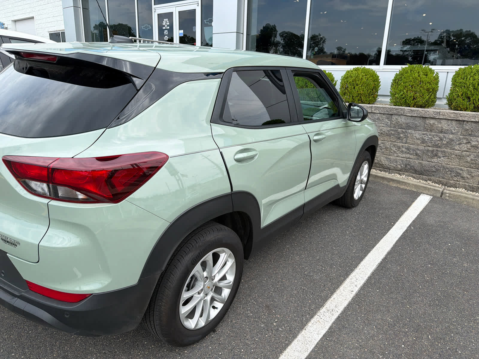 Used 2025 Chevrolet TrailBlazer LS w/ LS Convenience Package FWD image 3
