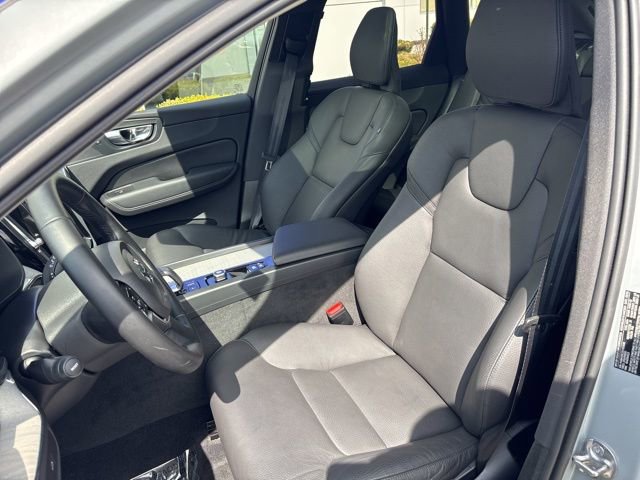 Used 2025 Volvo XC60 B5 Plus AWD/4WD image 18