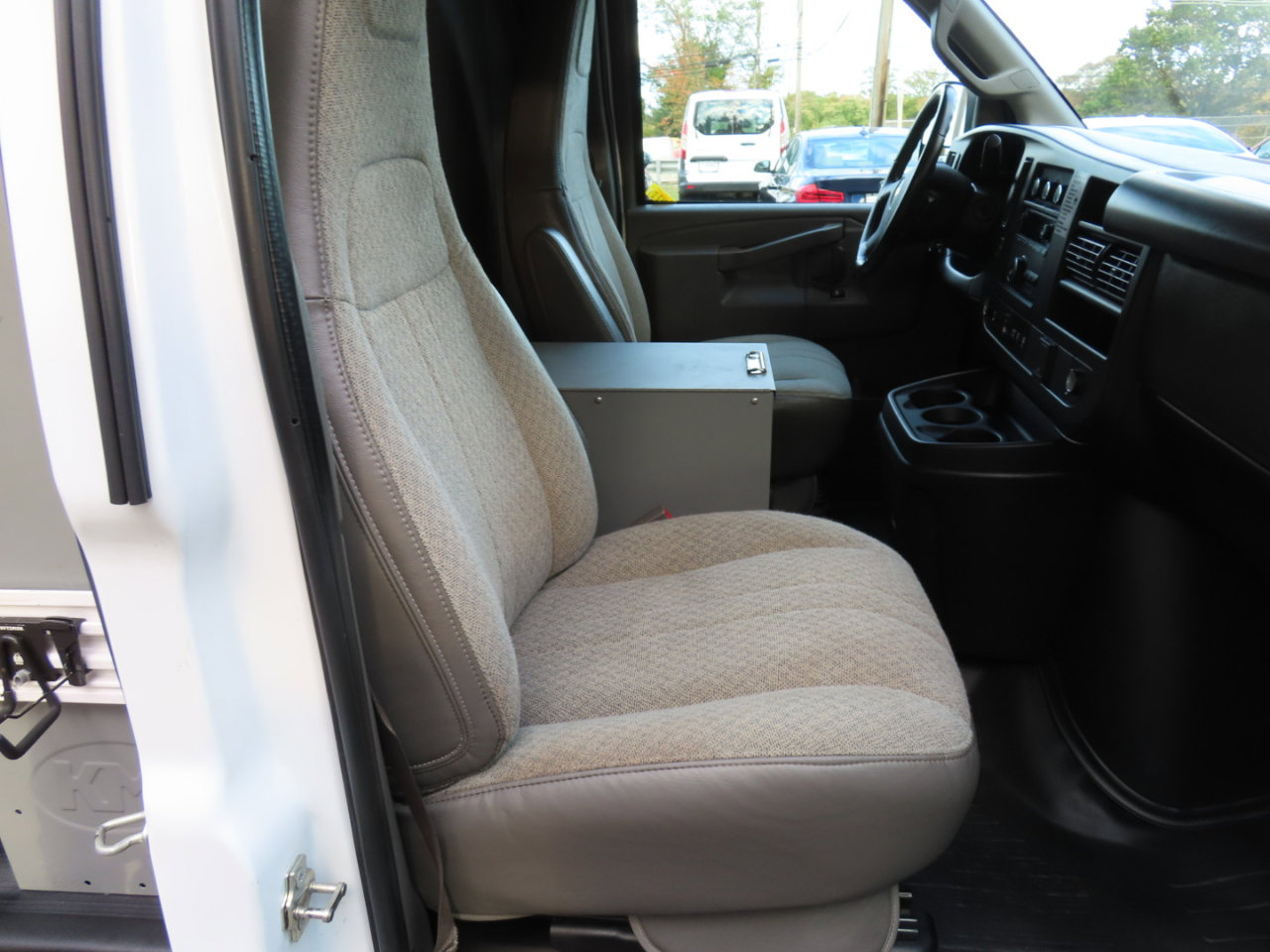 Used 2022 Chevrolet Express 2500 w/ Driver Convenience Package image 16