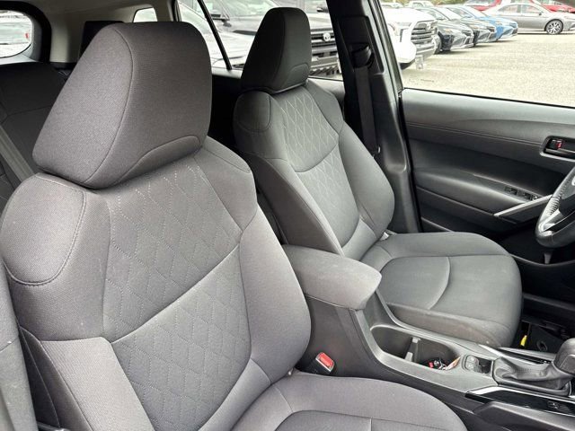 Used 2023 Toyota Corolla Cross LE image 9