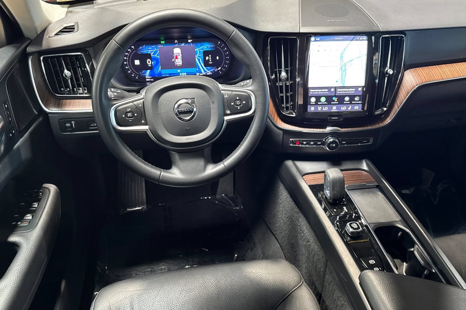Used 2022 Volvo XC60 B5 Momentum w/ Advanced Package AWD/4WD image 16