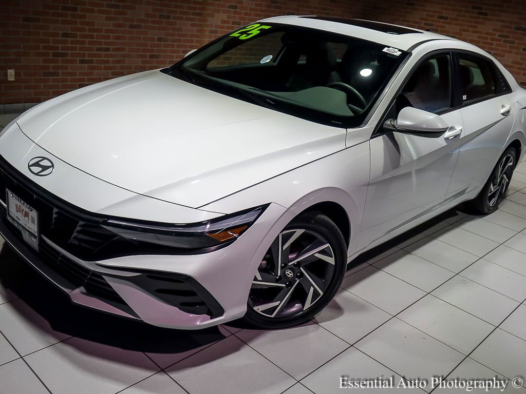 Used 2025 Hyundai Elantra SEL image 9