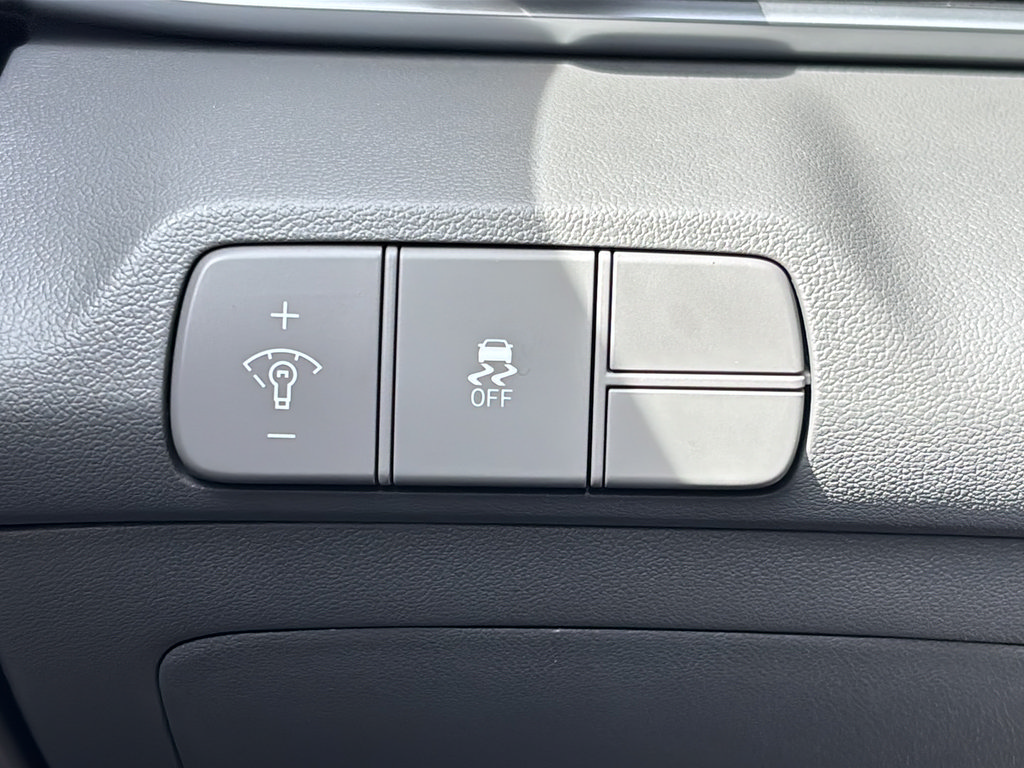 Used 2025 Hyundai Elantra Sport FWD image 45