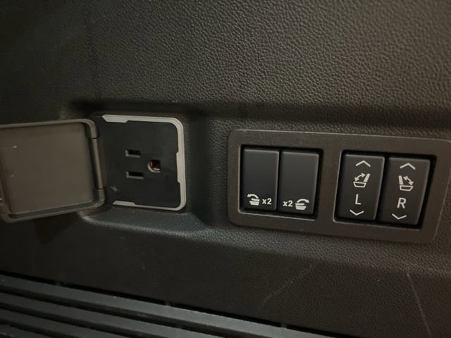 Used 2025 GMC Yukon Denali image 48