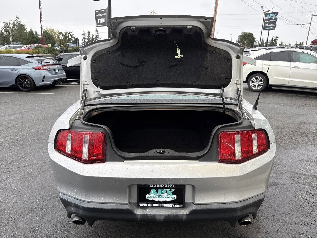 Used 2011 Ford Mustang GT RWD image 6
