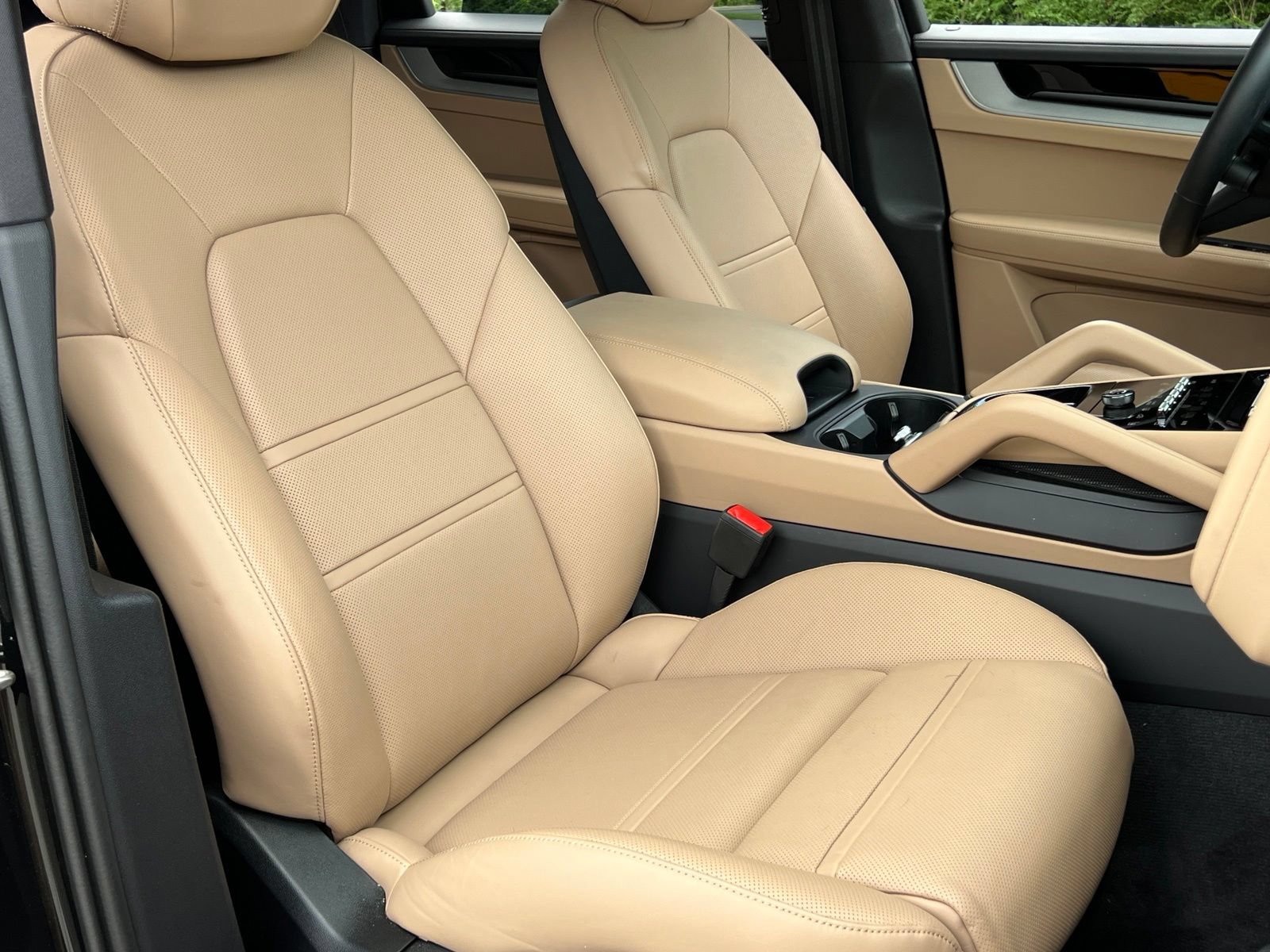 Used 2026 Porsche Cayenne AWD/4WD image 17