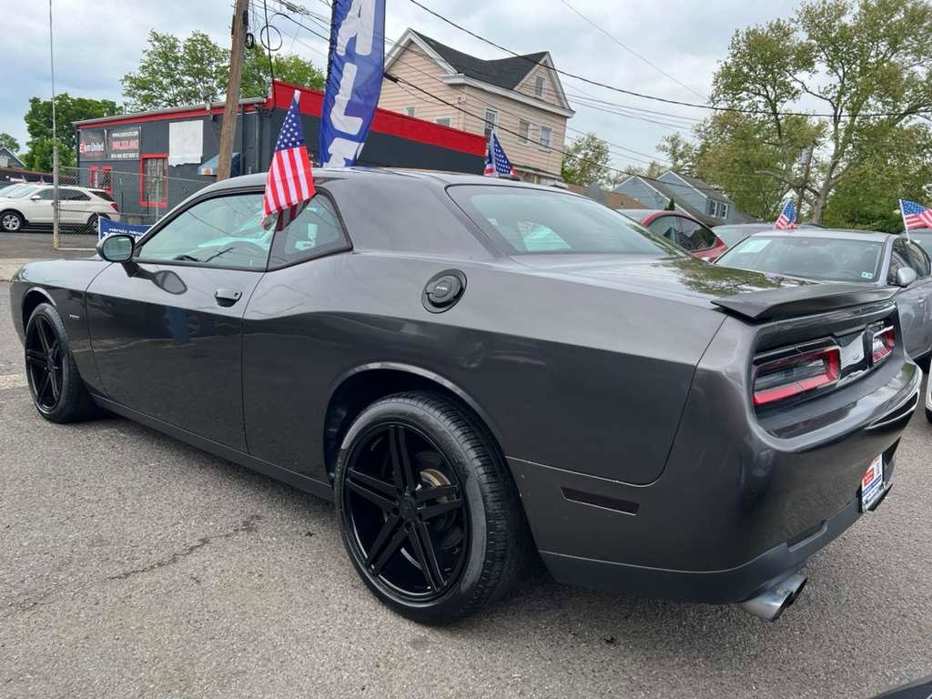 Used 2017 Dodge Challenger R/T RWD image 7