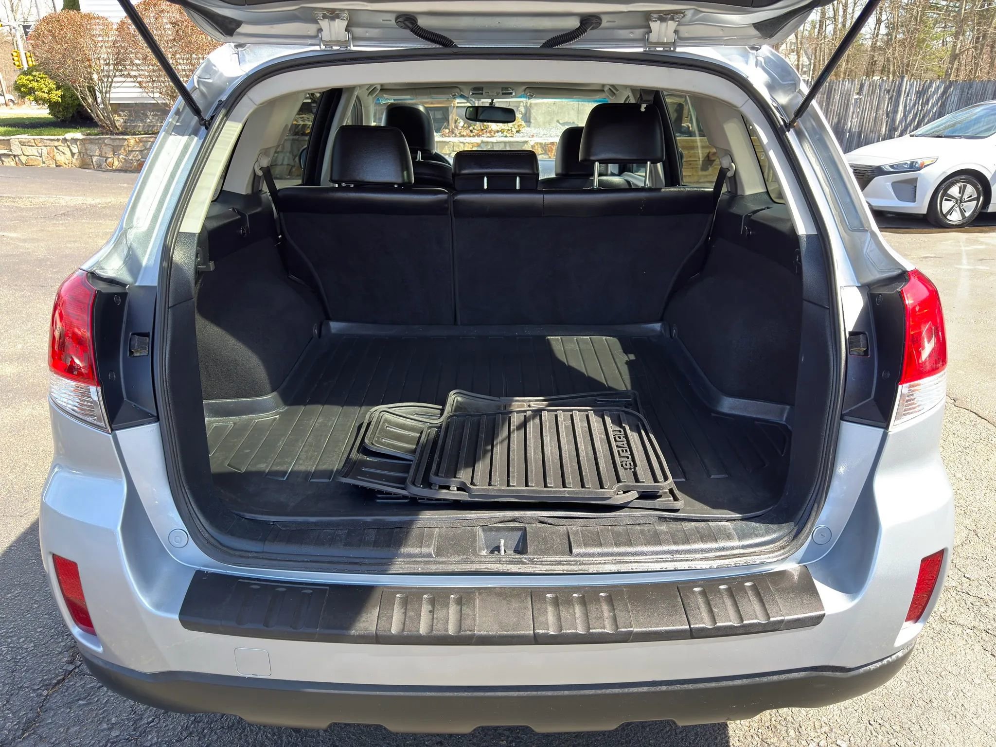 Used 2012 Subaru Outback 3.6R Limited w/ Moonroof Pkg image 13