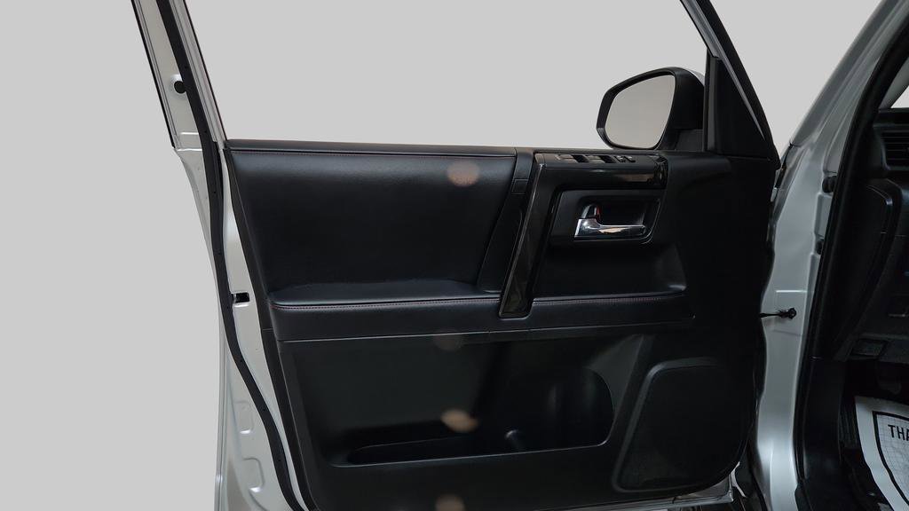 Used 2018 Toyota 4Runner TRD Off-Road image 33