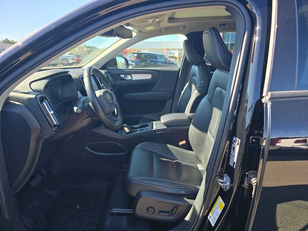 Used 2019 Volvo XC40 T5 Momentum AWD/4WD image 9