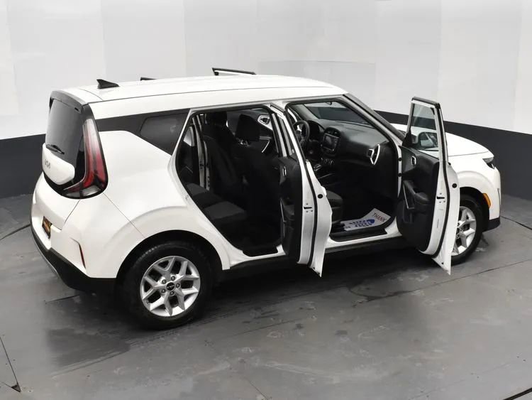 Used 2025 Kia Soul LX w/ LX Technology Package image 6