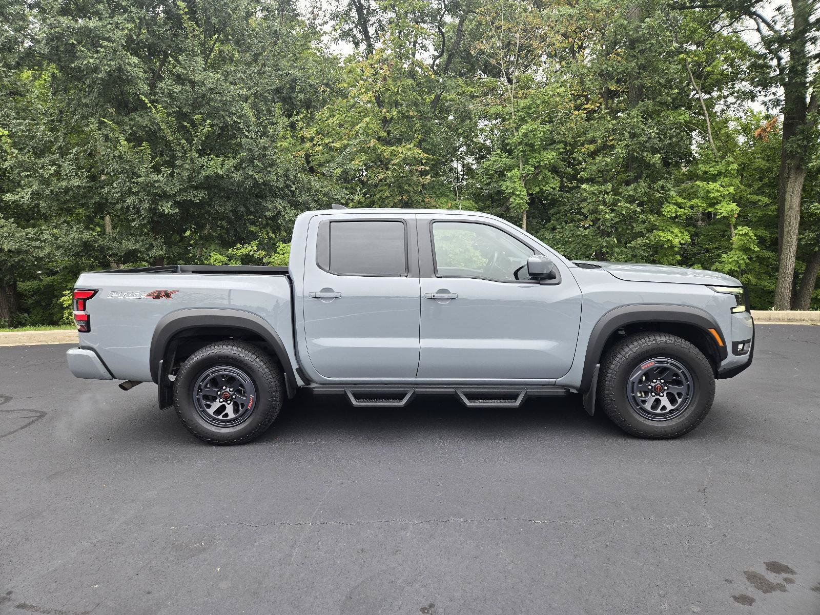 Used 2025 Nissan Frontier PRO-4X AWD/4WD image 2