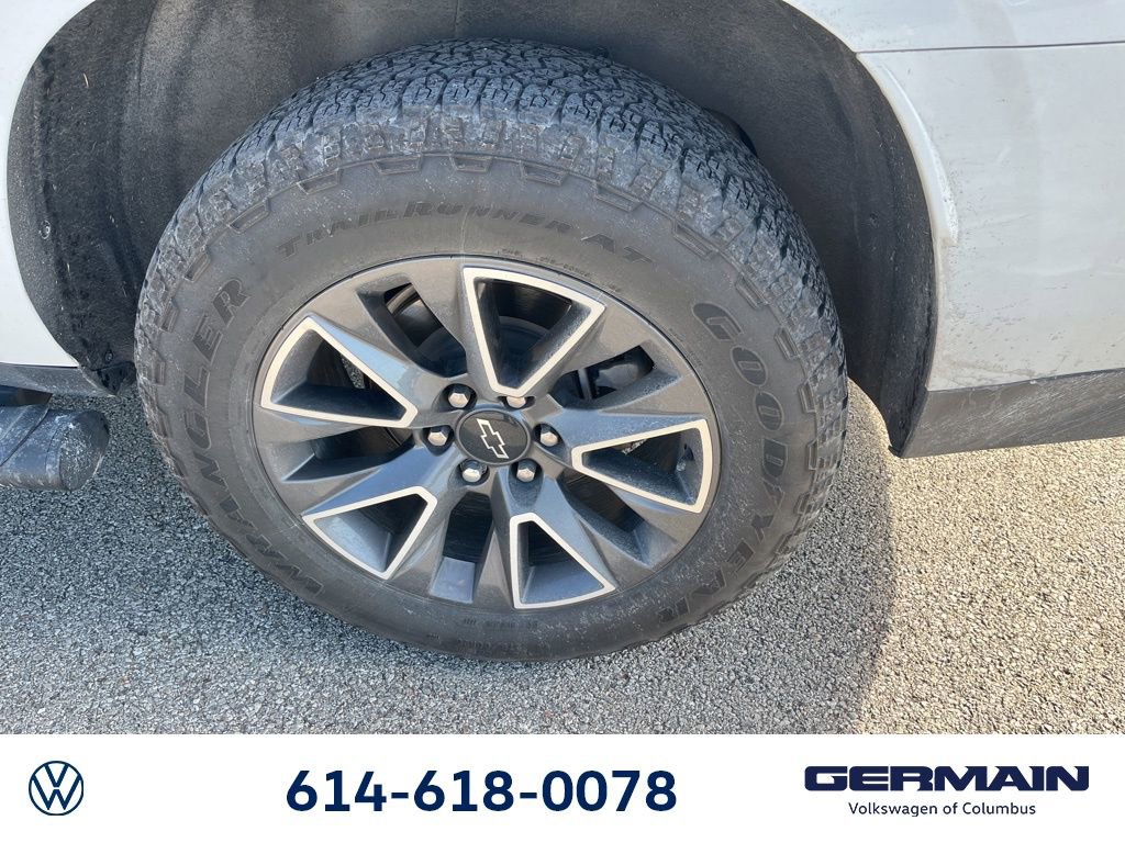 Used 2023 Chevrolet Suburban Z71 w/ Luxury Package image 19