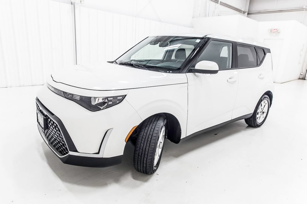 Used 2024 Kia Soul LX w/ Option Group 015 FWD image 2