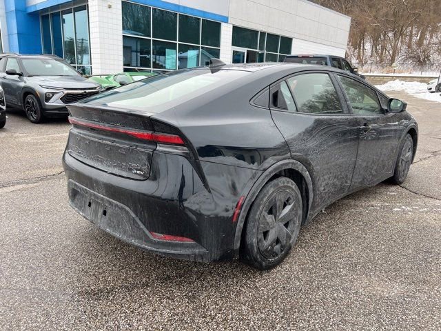 Used 2024 Toyota Prius LE image 3