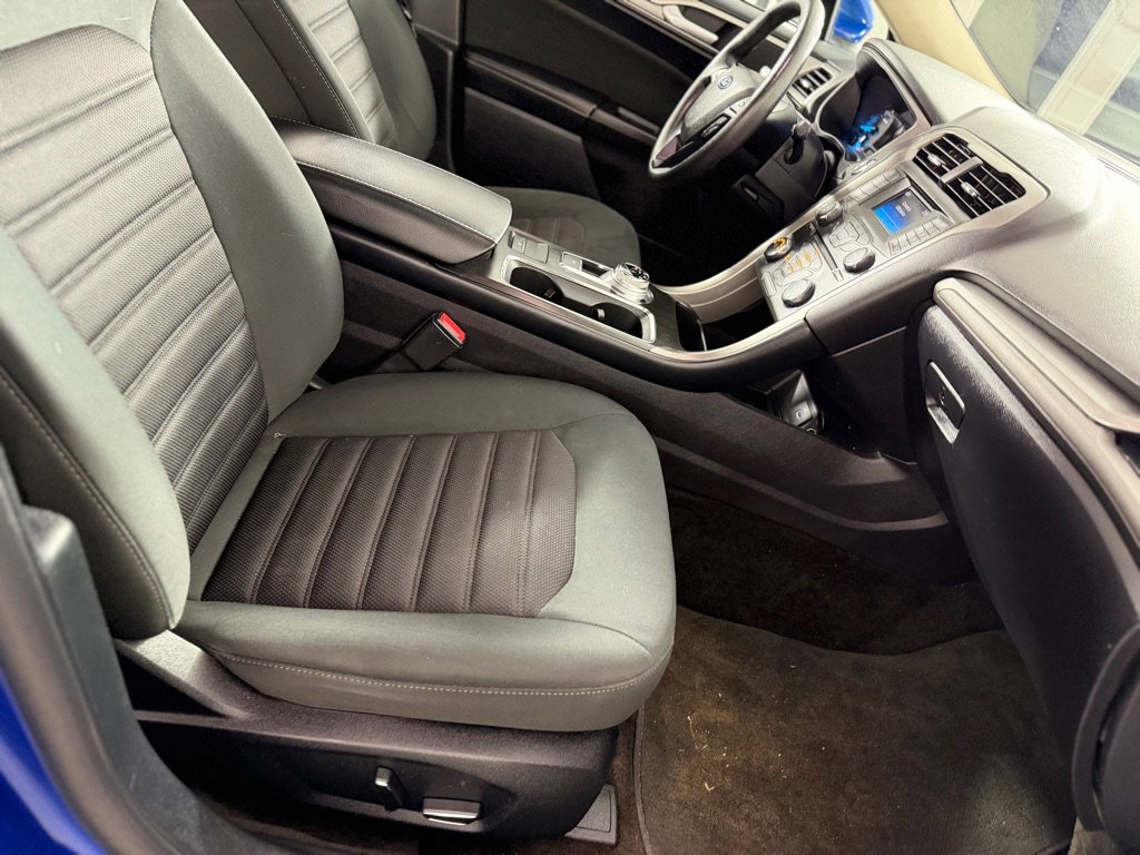 Used 2018 Ford Fusion SE image 19
