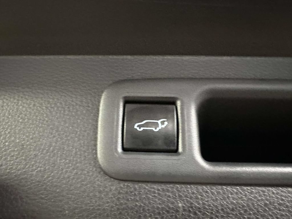 Used 2023 Toyota Highlander XSE AWD/4WD image 13