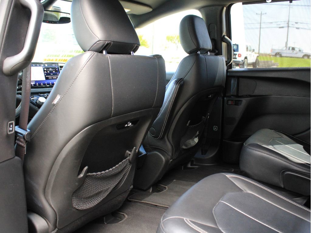 Used 2021 Chrysler Pacifica Touring-L w/ Premium & Safety Sphere Group AWD/4WD image 30