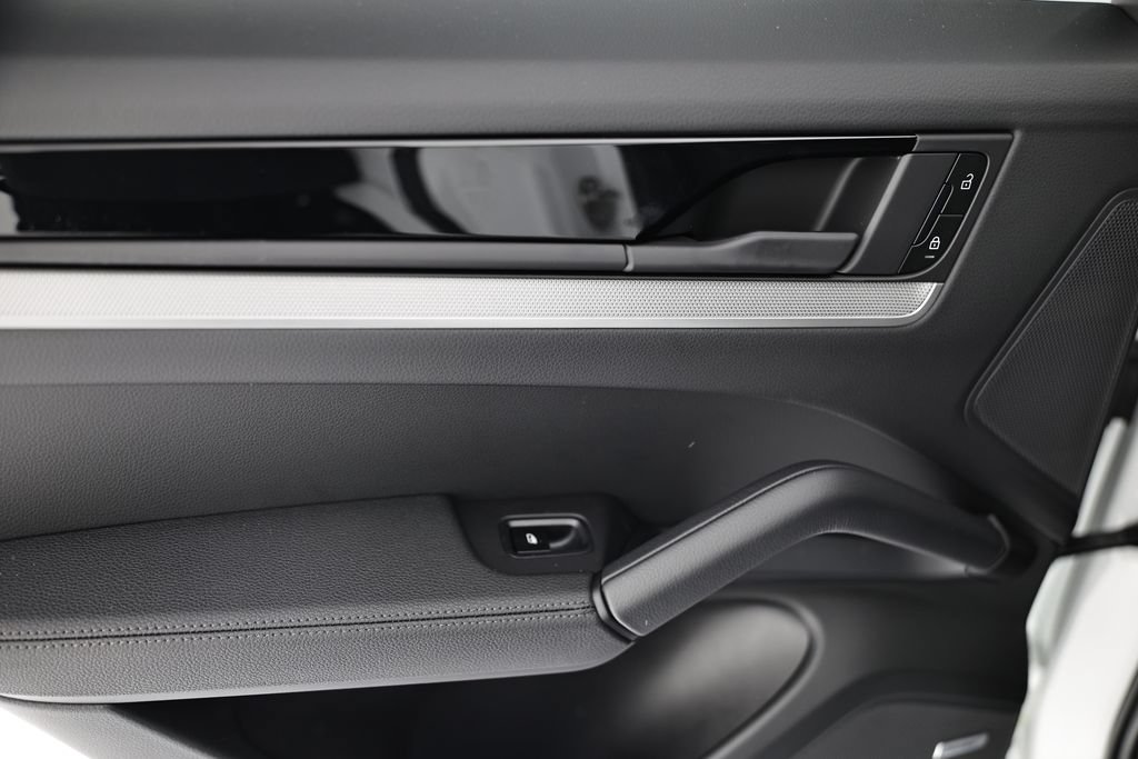 Certified 2025 Porsche Cayenne S AWD/4WD image 26