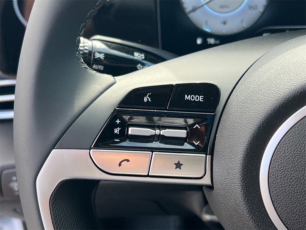 Used 2025 Hyundai Elantra Limited image 24