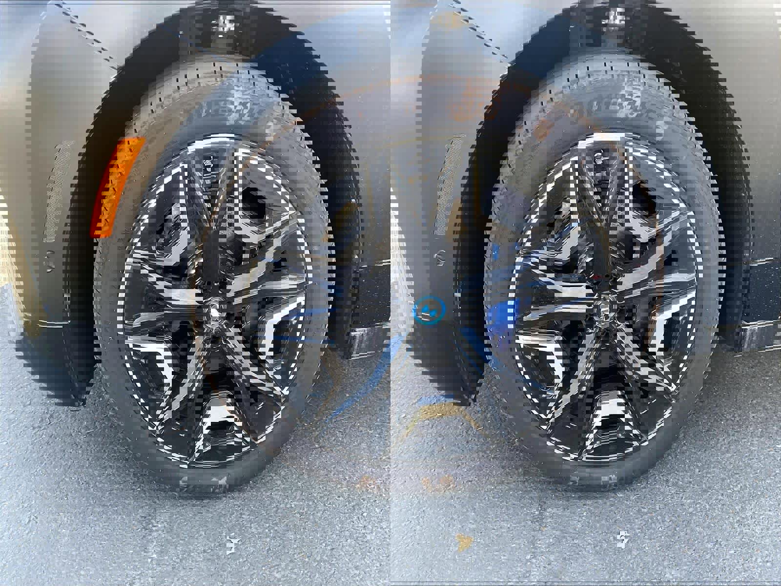 Used 2025 BMW iX xDrive50 w/ Sport Package image 11