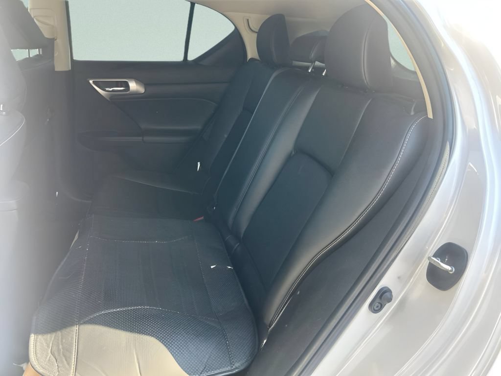 Used 2015 Lexus CT 200h FWD image 16