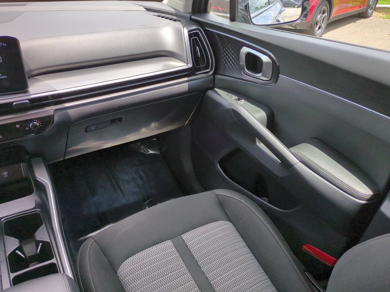 Certified 2024 Kia Sorento LX FWD image 17