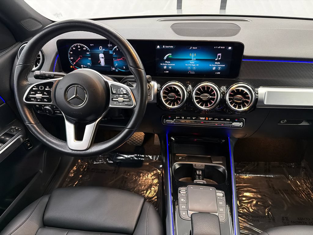 Used 2022 Mercedes-Benz GLB 250 w/ Premium Package Lite image 27