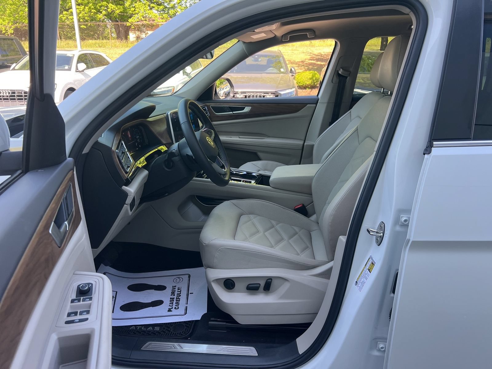 Certified 2026 Volkswagen Atlas SE w/ Panoramic Sunroof Package FWD image 30