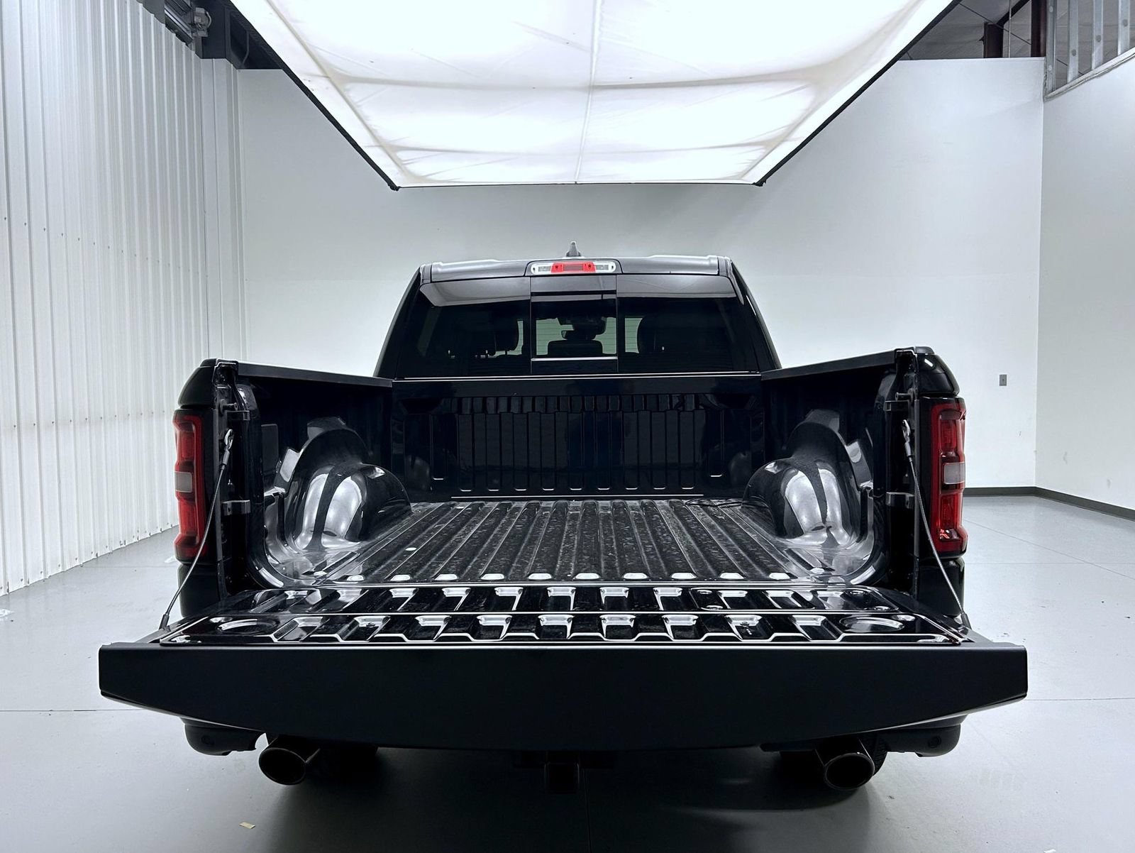 Used 2025 RAM 1500 Laramie w/ Night Edition AWD/4WD image 21