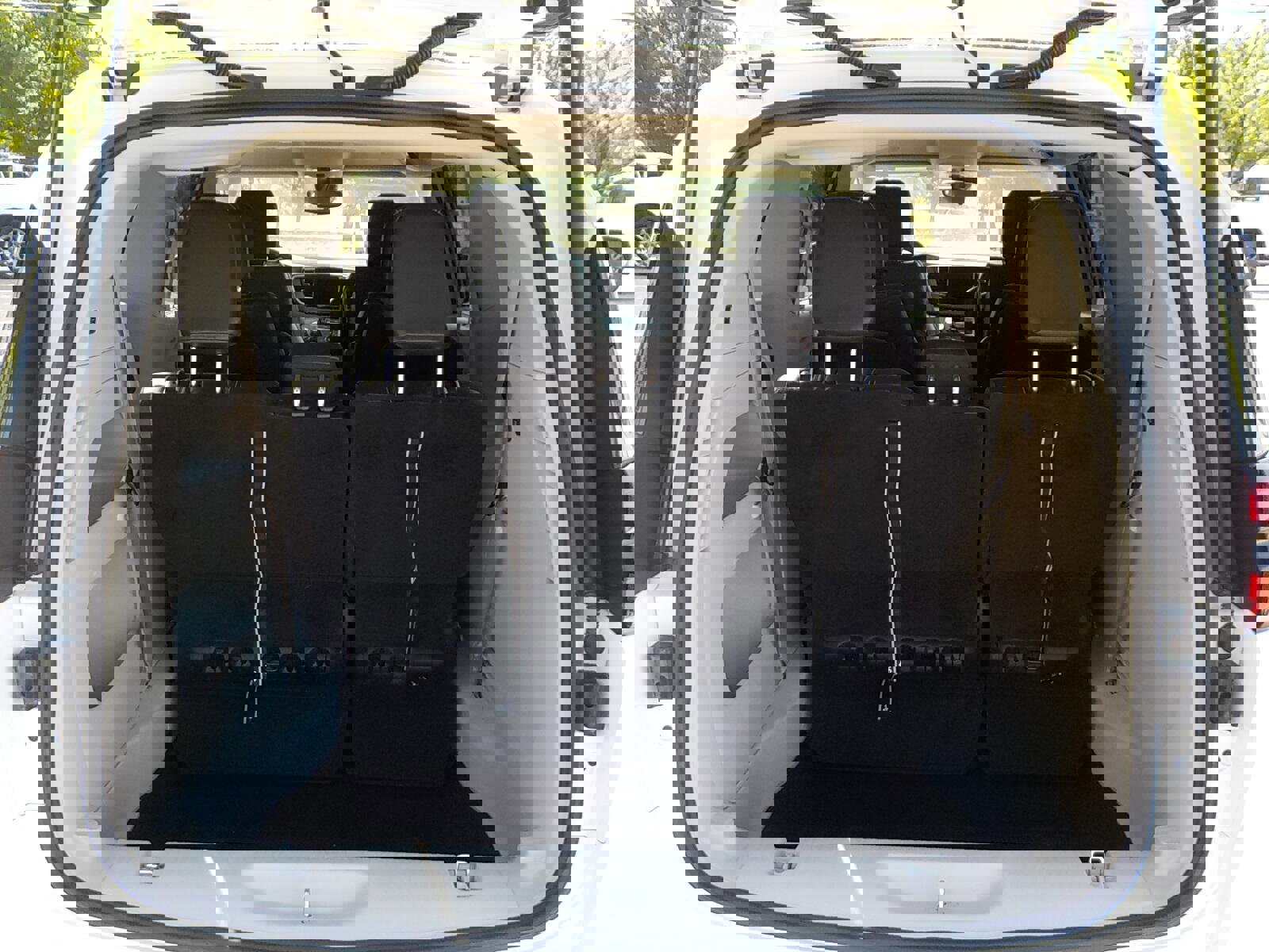 Used 2023 Chrysler Pacifica Touring-L image 10