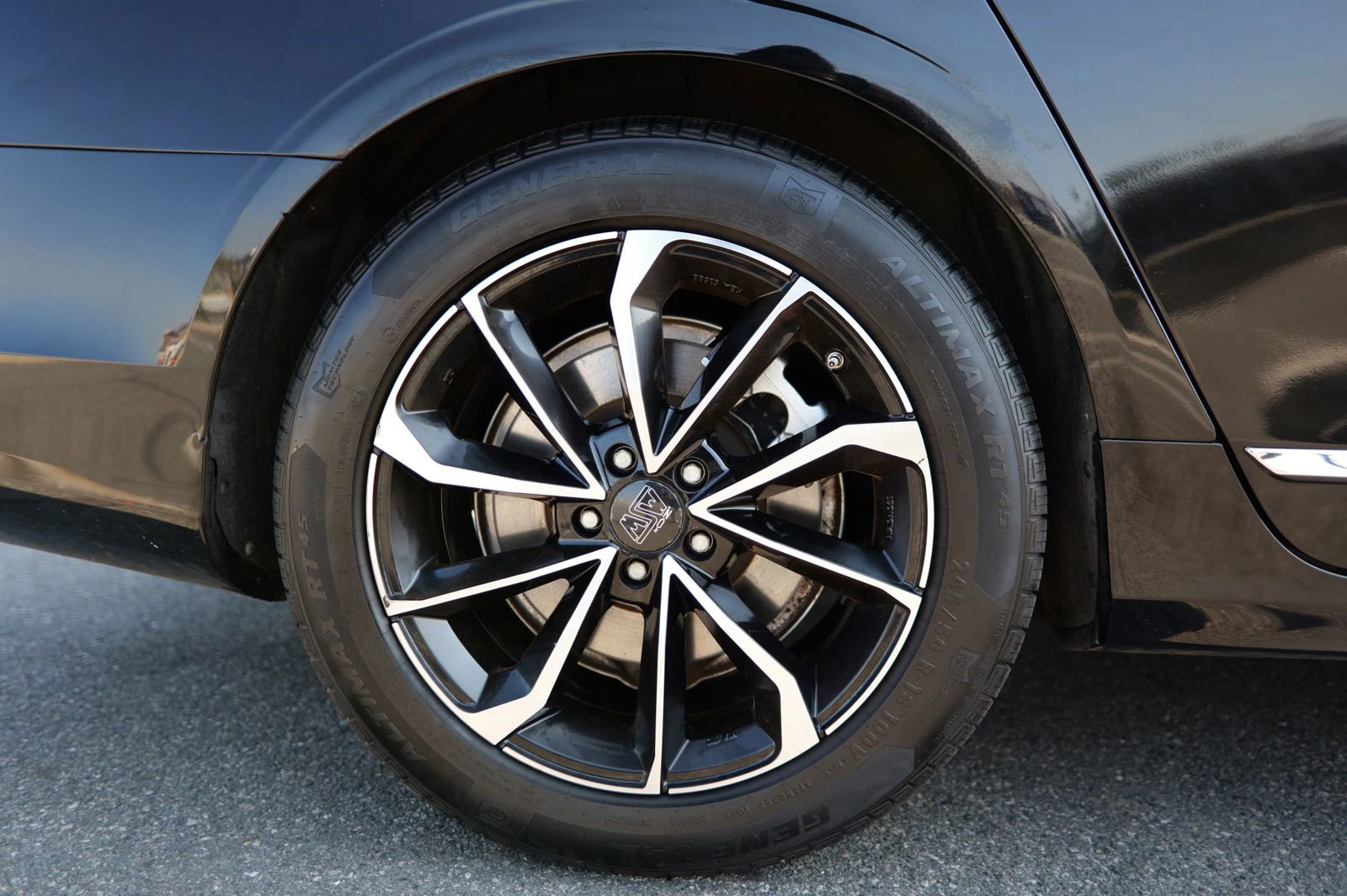 Used 2023 Volvo S90 B6 Plus image 13